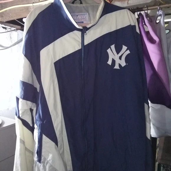 Vintage Men's Yankees Windbreaker - Picture 7 of 12